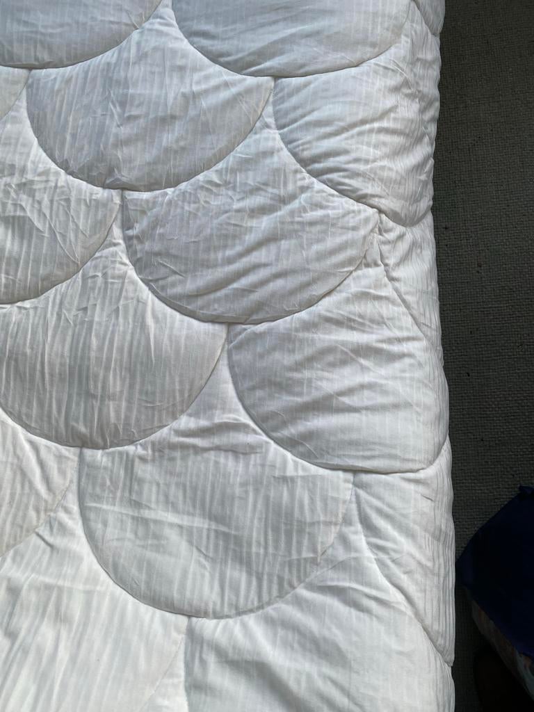 Zelesta Velvet Chique Dekbed - Beige, 200x200 cm, Beige, Ophalen of Verzenden, Deken of Dekbed, Nieuw