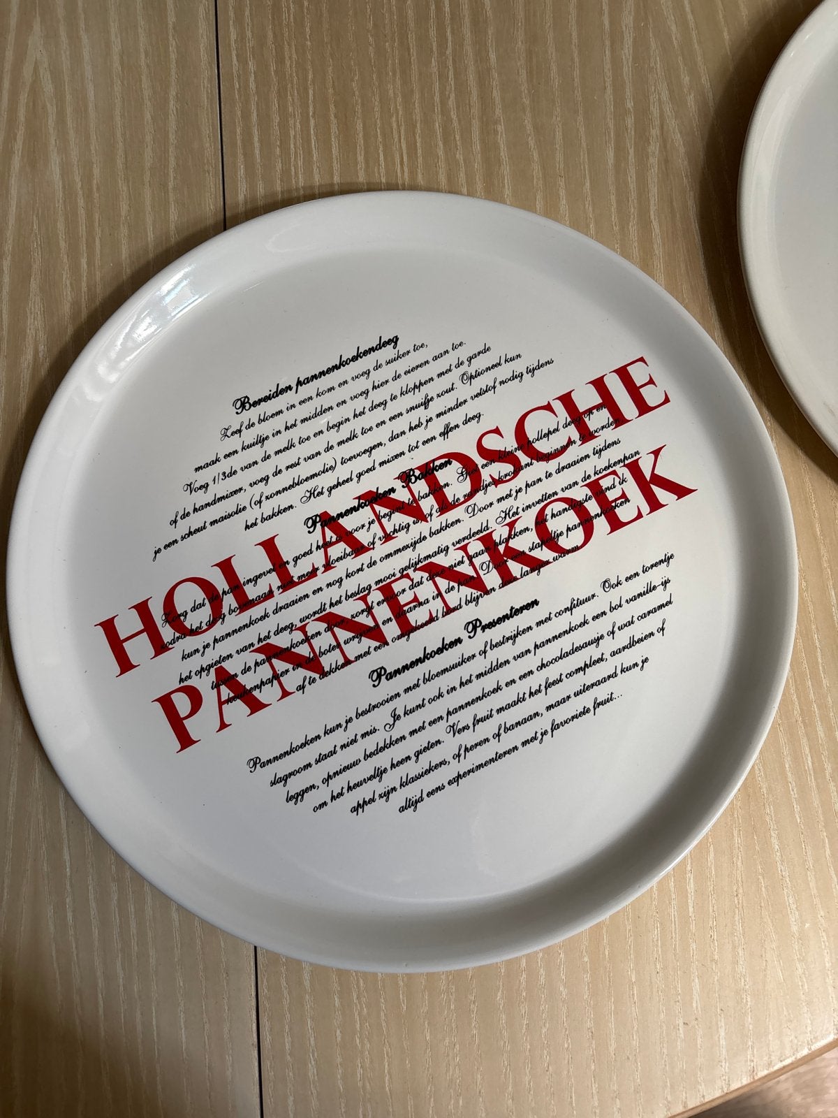 2x Pannenkoekenborden met Hollandsche Pannenkoek tekst, Ophalen, Keramiek, Zo goed als nieuw, Bord(en)