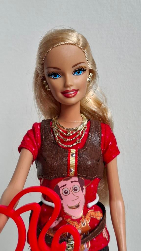 Barbie pop met Woody uit Toy Story 3, Kinderen en Baby's, Speelgoed | Poppen, Zo goed als nieuw, Barbie, Ophalen of Verzenden