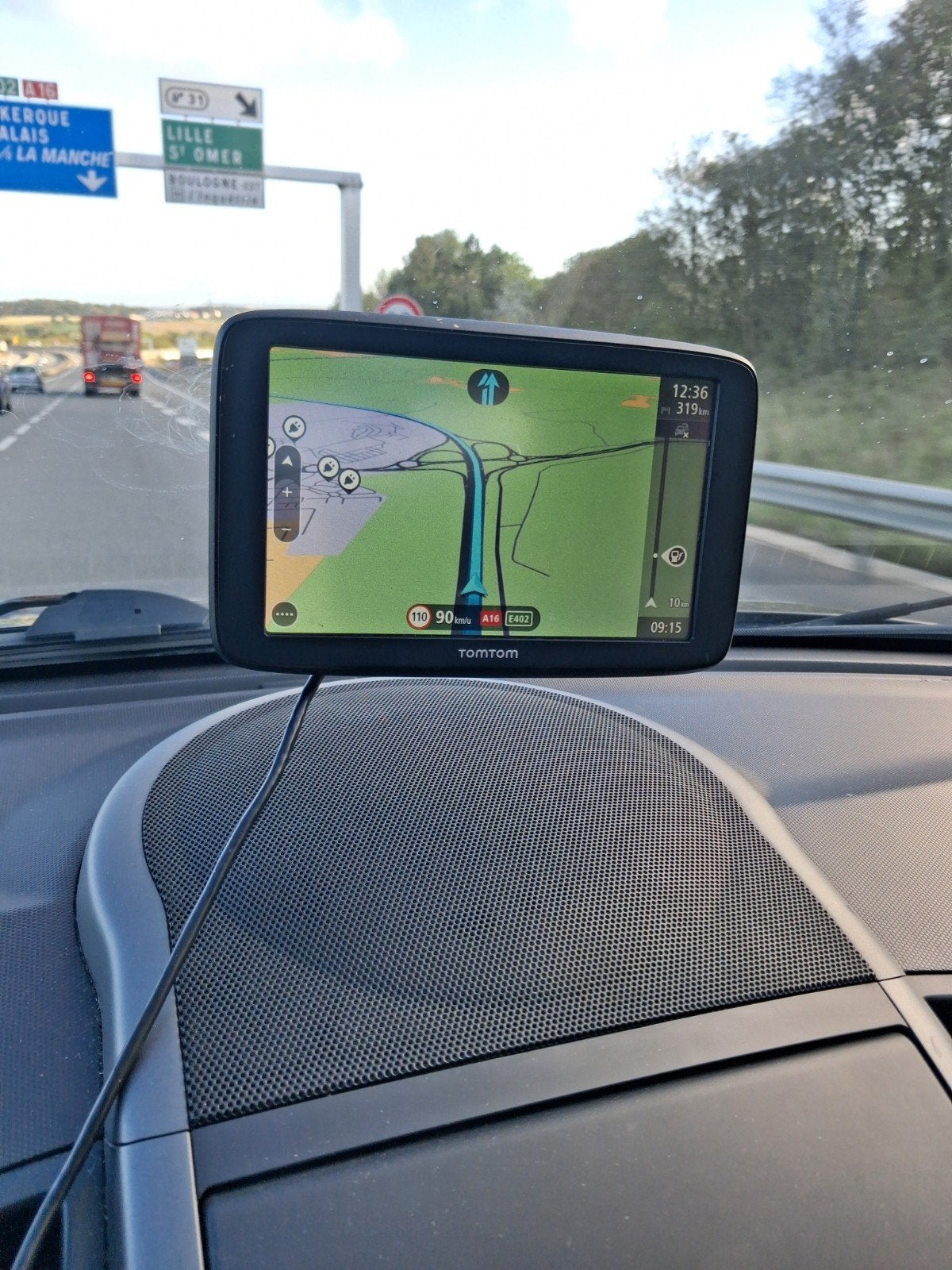 TomTom navigatiesysteem met recente kaarten, Ophalen of Verzenden, Gebruikt