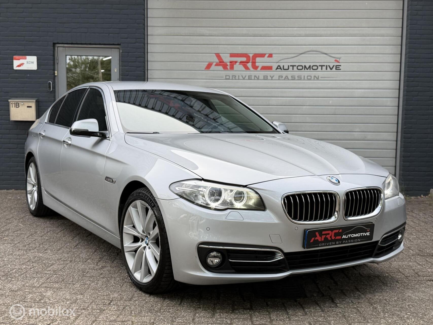 BMW 5-serie 520i High Luxury Edition Topstaat!, Automaat, Achterwielaandrijving, Gebruikt, 4 cilinders