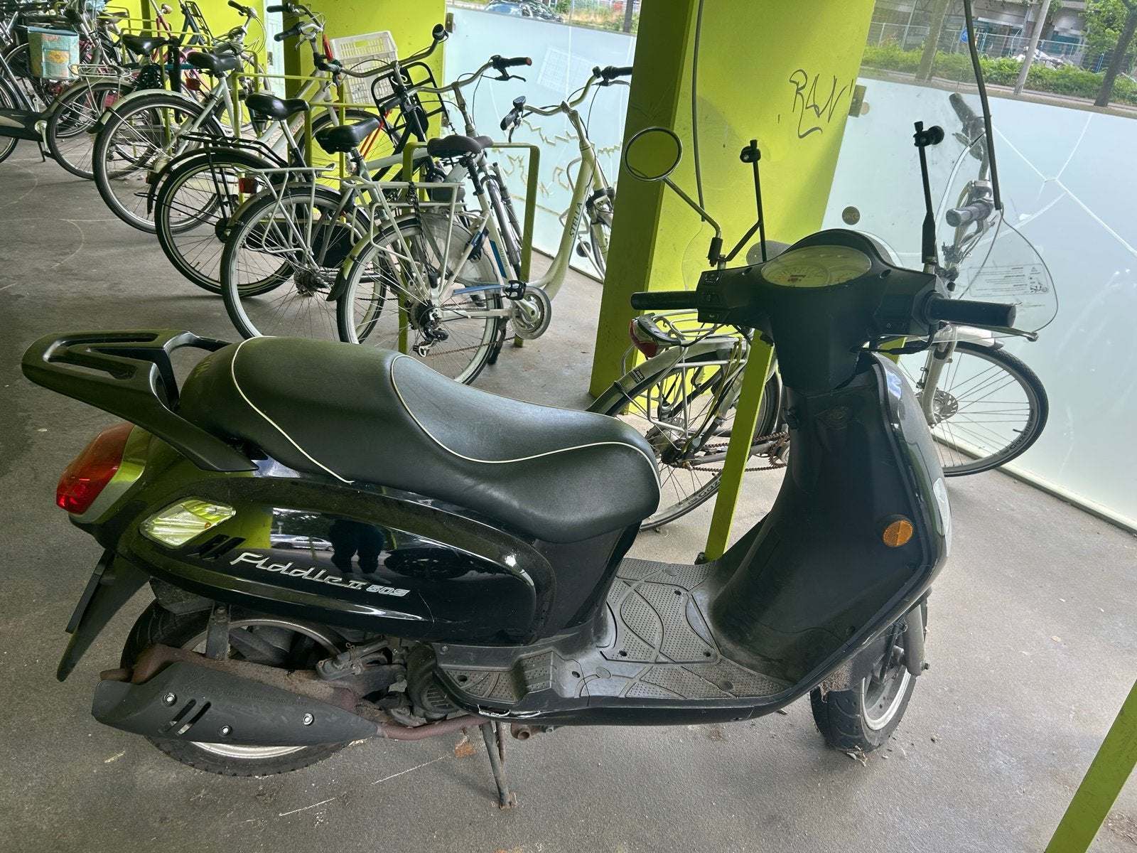 SYM Fiddle II 50cc scooter - Zwart - Incl. art slot en helm, Ophalen, Gebruikt, Benzine, Fiddle