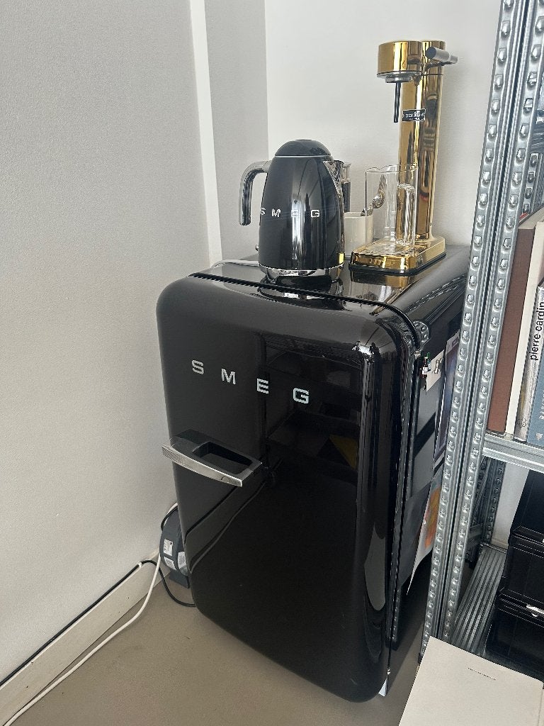 Smeg Koelkast zwart, Witgoed en Apparatuur, Gebruikt, 100 tot 150 liter, 45 tot 60 cm, Met vriesvak