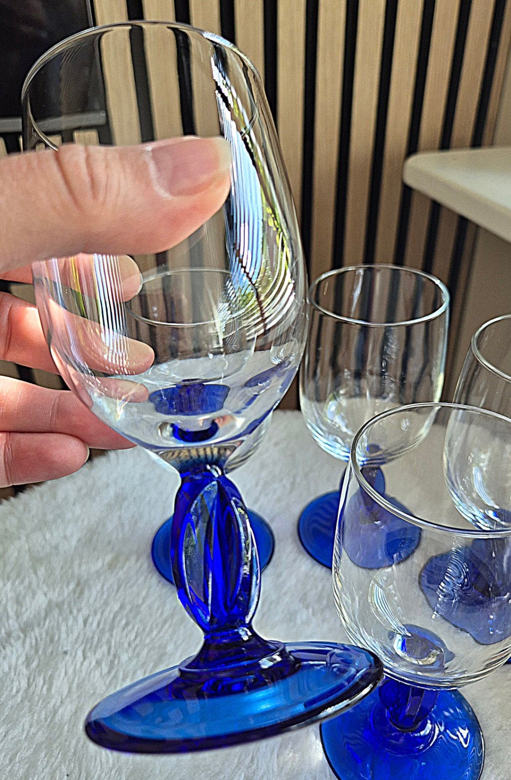 5 Luminarc wijnglazen op kobaltblauwe voet, Ophalen of Verzenden, Zo goed als nieuw, Overige typen