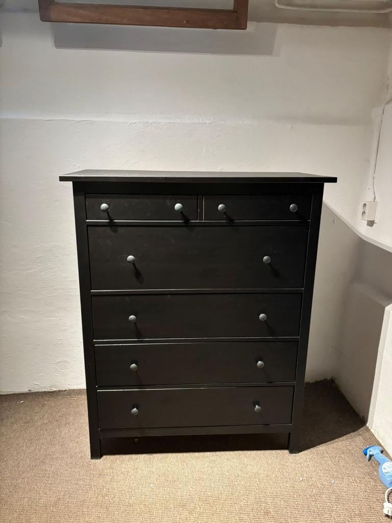 Hemnes ladekast zwart, Ophalen, 5 laden of meer, 100 tot 150 cm, Zo goed als nieuw