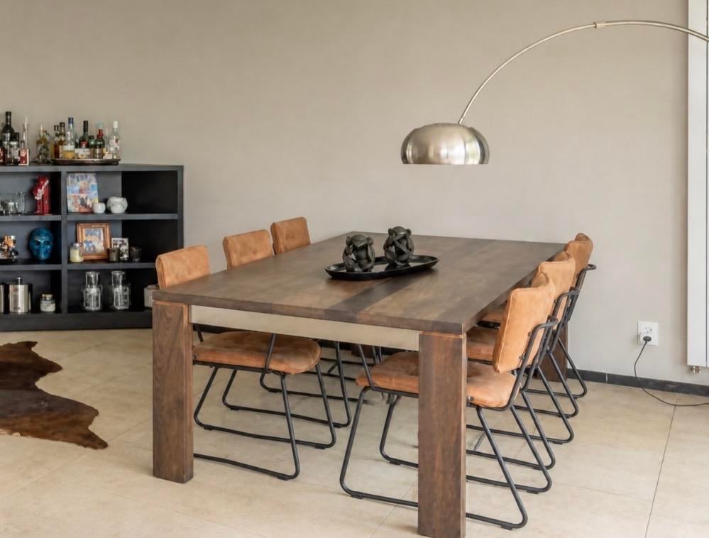 Stijlvolle notenhouten eettafel van Bert Plantagie, 100 tot 150 cm, 200 cm of meer, Ophalen of Verzenden, Zo goed als nieuw