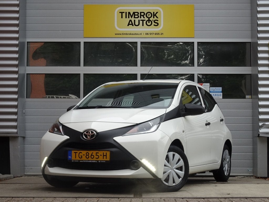 Toyota Aygo 1.0 VVT-i X-Fun 5-deurs Airco/Historie/APK 08-20, Voorwielaandrijving, Gebruikt, Euro 6, 4 stoelen