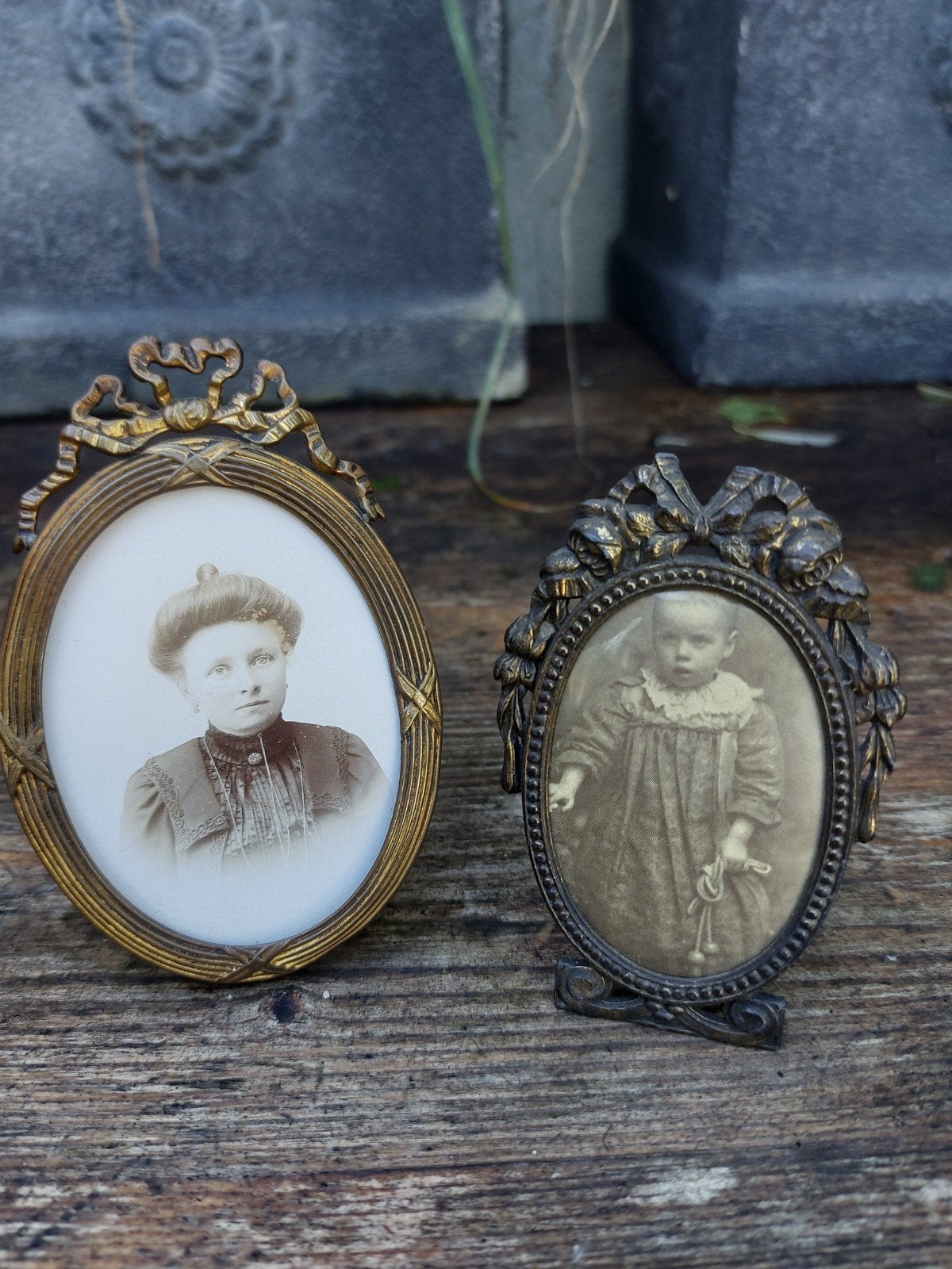 2 x zeer kleine antieke fotolijstjes staand, Antiek en Kunst, Ophalen of Verzenden