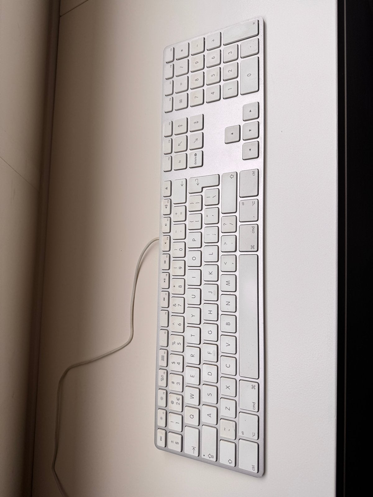 Mooi strak vormgegeven Apple toetsenbord, Computers en Software, Ophalen of Verzenden, Zo goed als nieuw, Qwerty, Numeriek gedeelte