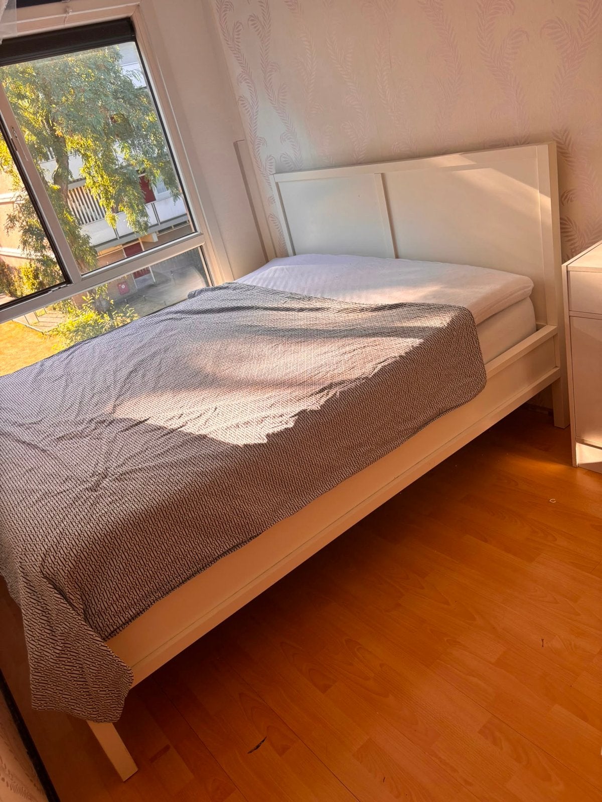 IKEA SKORVA bedframe met lattenbodem en matras, Gebruikt, Wit, Tweepersoons, 200 cm