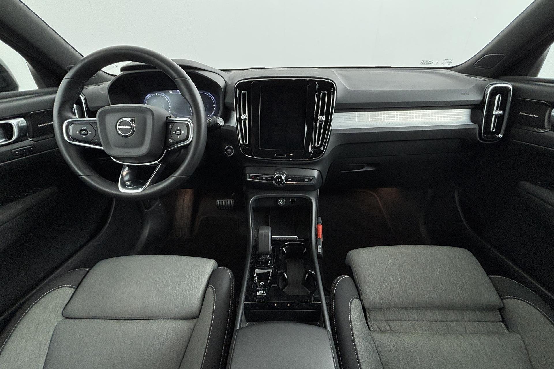 Volvo XC40 1.5 T4 Plug-in hybrid Plus Dark Luxueus rijden me, Stof, Euro 6, Blauw, Bedrijf