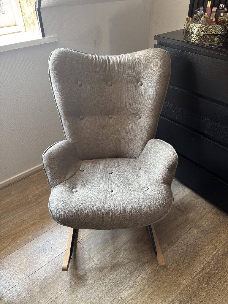 Schommelstoel beige ( babykamer ), Ophalen, Zo goed als nieuw, Stoel