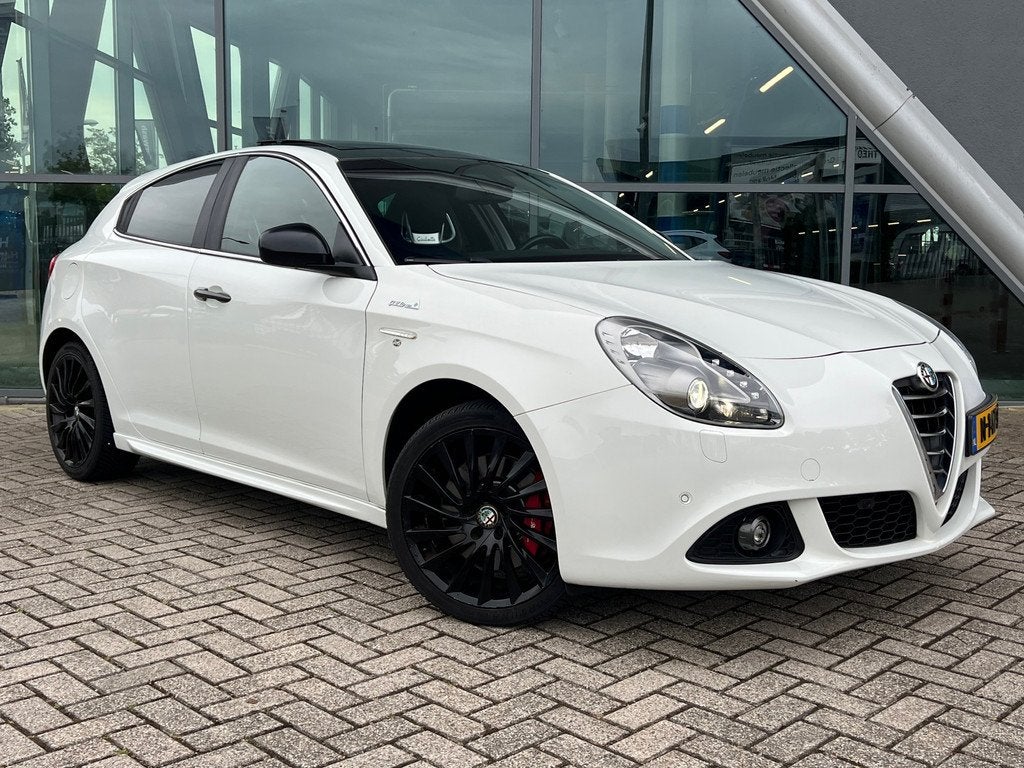 Alfa Romeo Giulietta 1.4 T Exclusive Automaat, Pano, Leder,, Start-stop-systeem, Euro 6, 4 cilinders, Leder en Stof