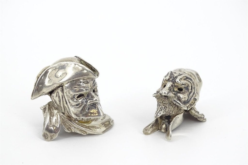 2 Zilveren Italiaanse hoofdjes Commedia dell 'Arte Carnaval, Ophalen of Verzenden, Zilver