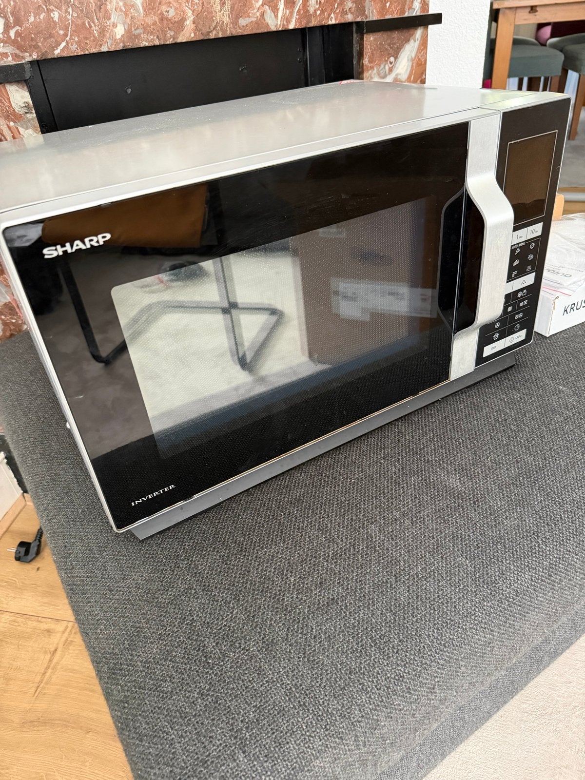 Sharp R890S Combimagnetron - Zilver, 900W, Witgoed en Apparatuur, Magnetrons, Ophalen, Combimagnetron, Grill, Zo goed als nieuw