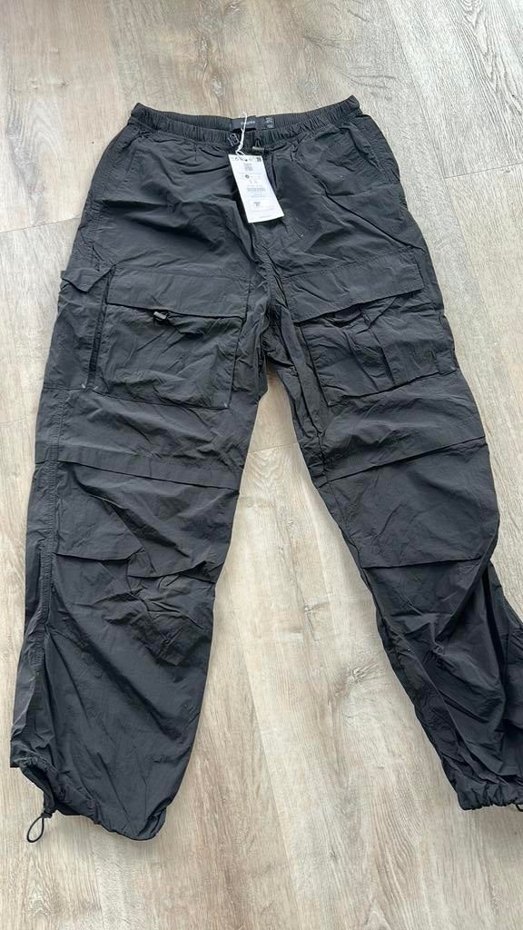 Berschka broek cargo S nieuw parachute festival, Ophalen of Verzenden, Zo goed als nieuw, Zwart, Lang
