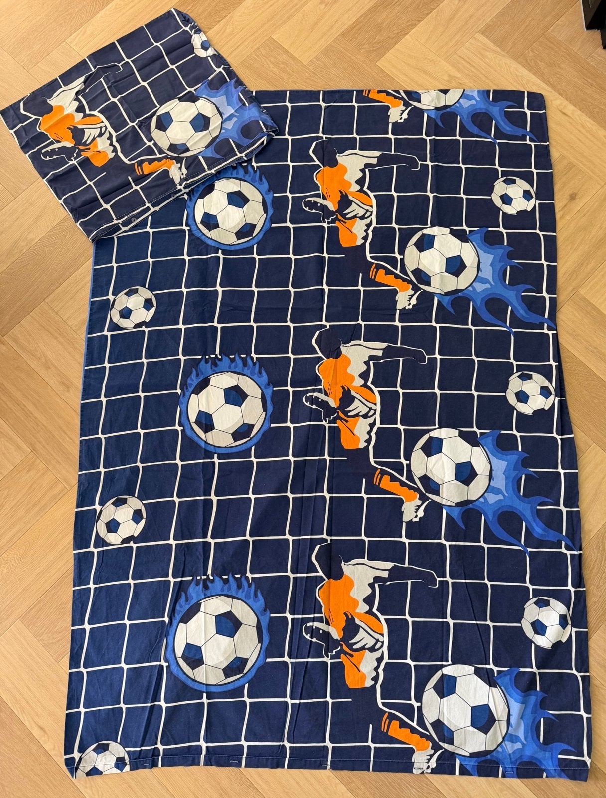 Dekbed overtrek set, voetbal, 140x200, Jongetje of Meisje, Ophalen of Verzenden, Zo goed als nieuw, Dekbedovertrek