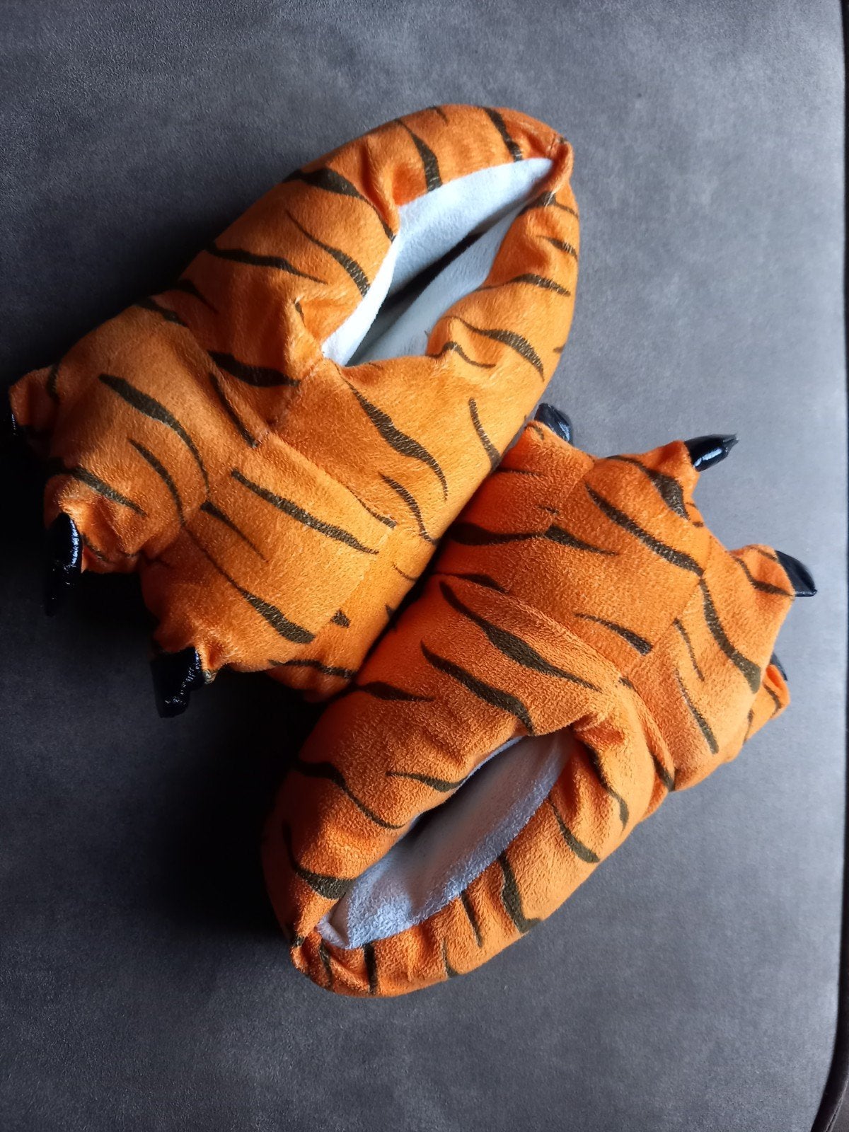 Leuke pantoffels / oranje tijger poten, Ophalen of Verzenden, Gebruikt, Meisje, Overige typen