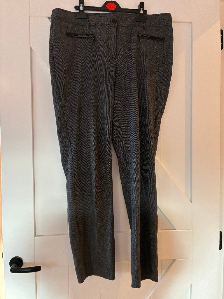 Donkergrijze broek, Maat 42/44 (L), Ophalen of Verzenden, Grijs, Lang