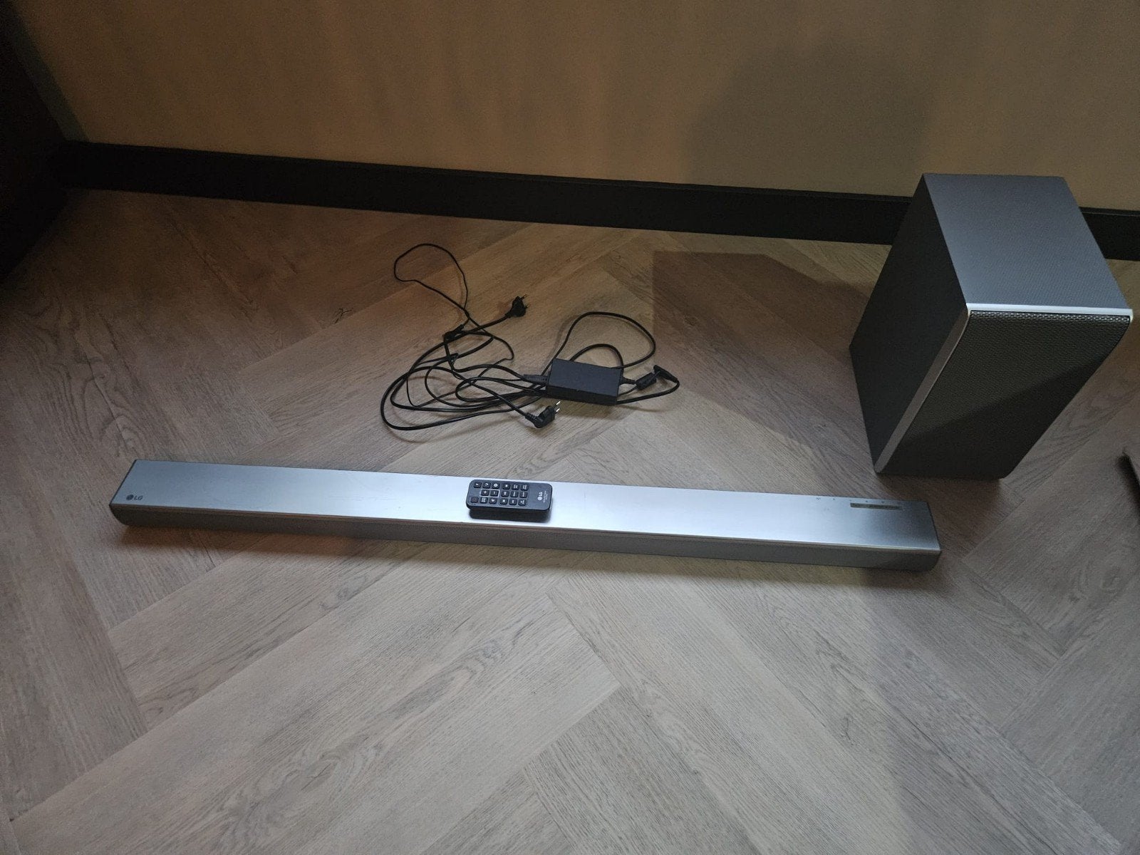 LG Soundbar met draadloze subwoofer - Goede staat, Ophalen, Bluetooth, Zo goed als nieuw
