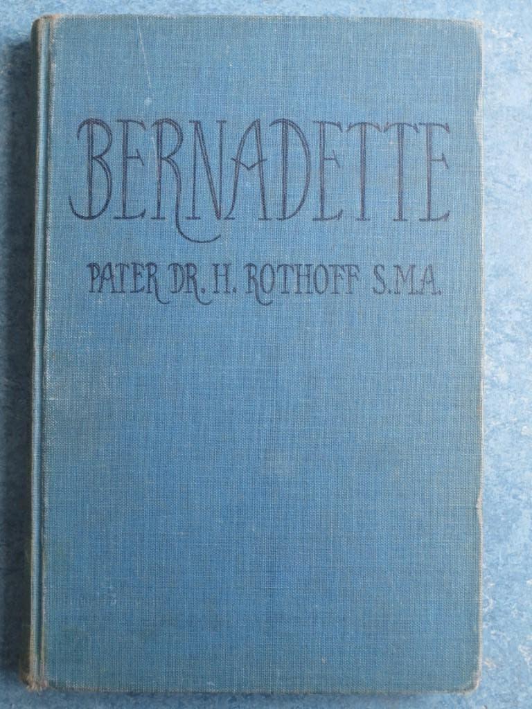 Bernadette - Pater Dr. H. Rothoff S.M.A.., Antiek en Kunst, Ophalen of Verzenden