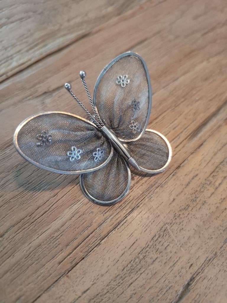 Vintage Zilverkleurige Vlinder Broche met Gaasvleugels, Overige materialen, 4 tot 7 cm, Gebruikt, Ophalen of Verzenden