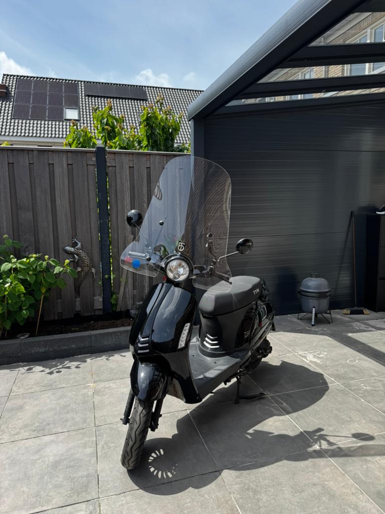 WLIE Grace scooter zwart, Zo goed als nieuw, Benzine, Ophalen, Overige merken