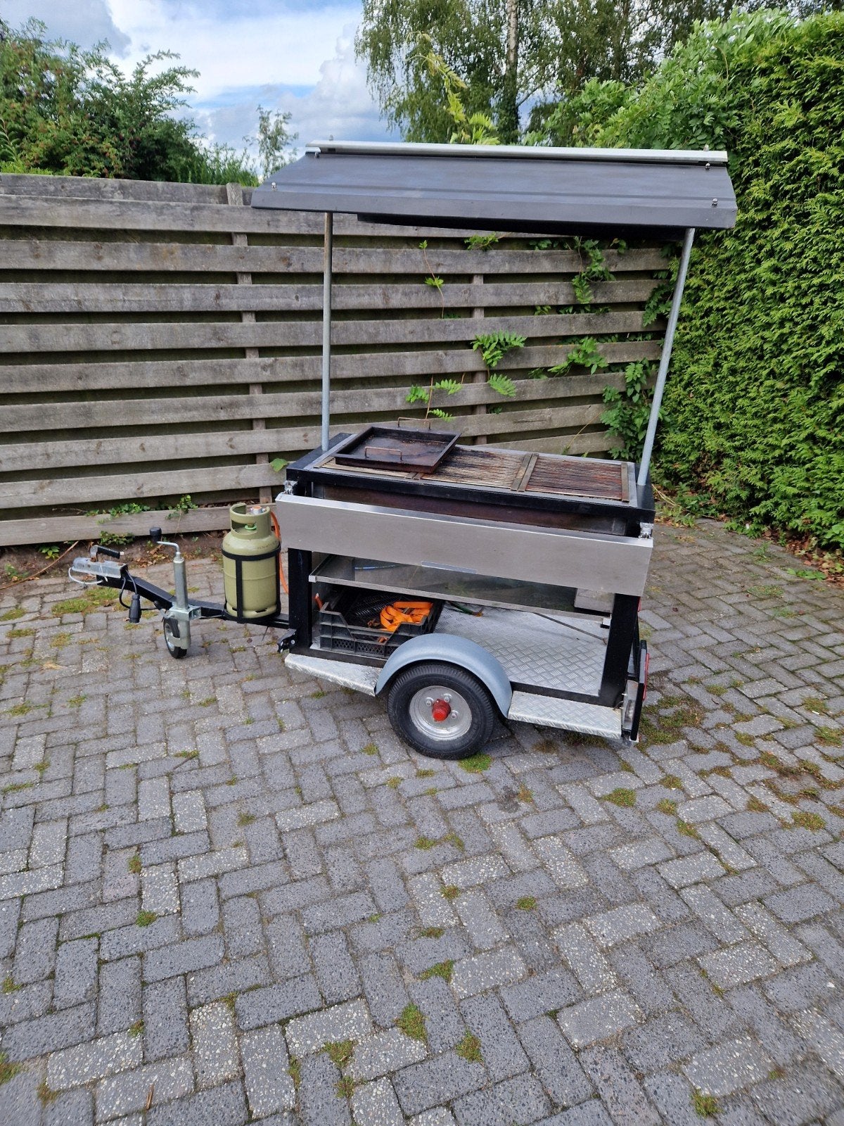 Foto 7 van Ivas Hendi BBQ aanhanger - Complete mobiele grilloplossing