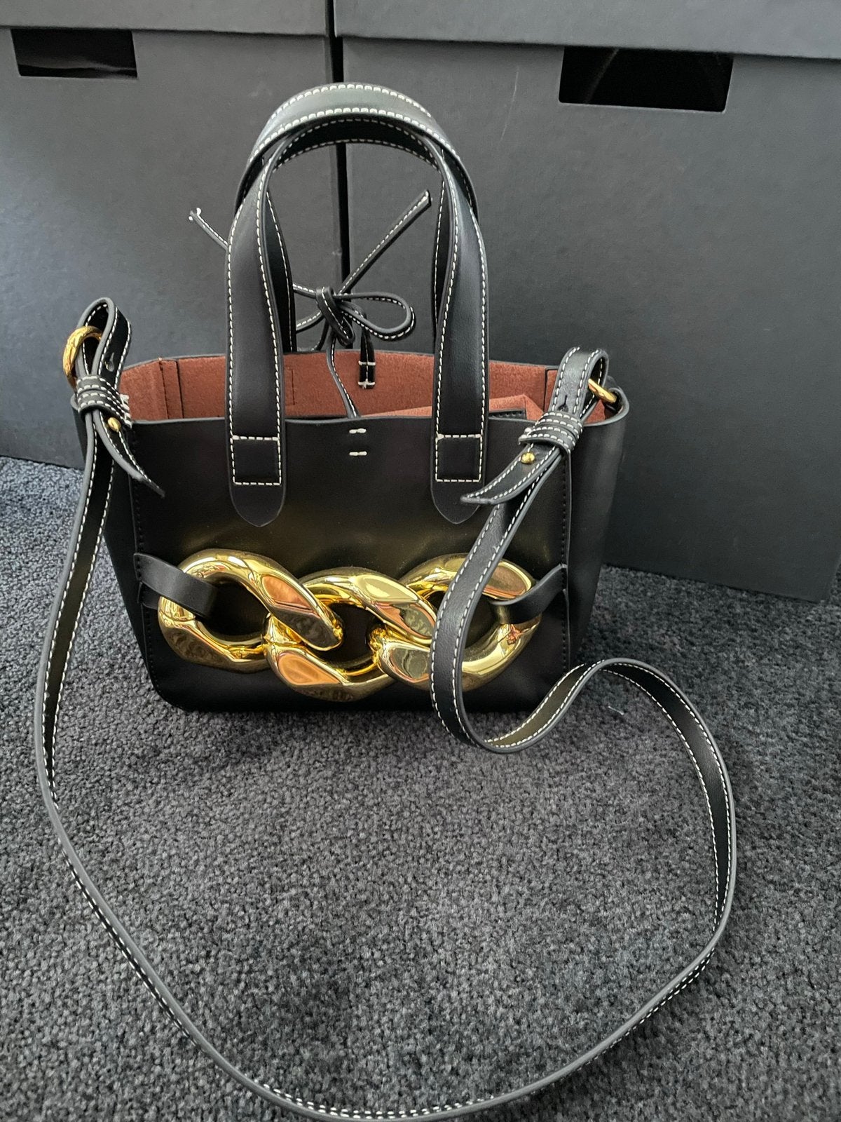 Zwarte leren tas met goud, Ophalen of Verzenden, Nieuw, Zwart, Schoudertasje