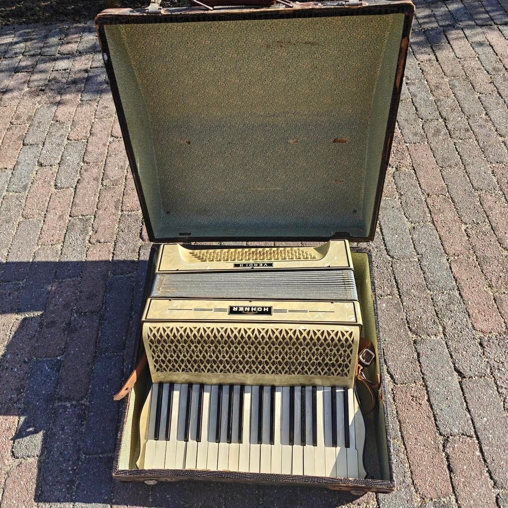 Hohner Verdi II Accordeon met Koffer, Muziek en Instrumenten, Accordeons, Gebruikt, Met koffer, Hohner, 120-bas