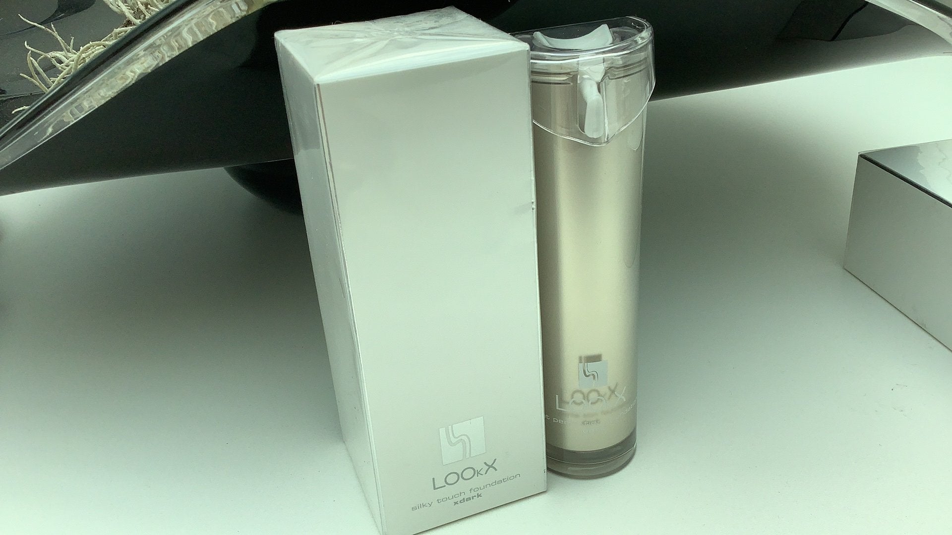 LookX silky touch foundation xdark, Ophalen of Verzenden, Zo goed als nieuw, Gehele gezicht, Camouflage