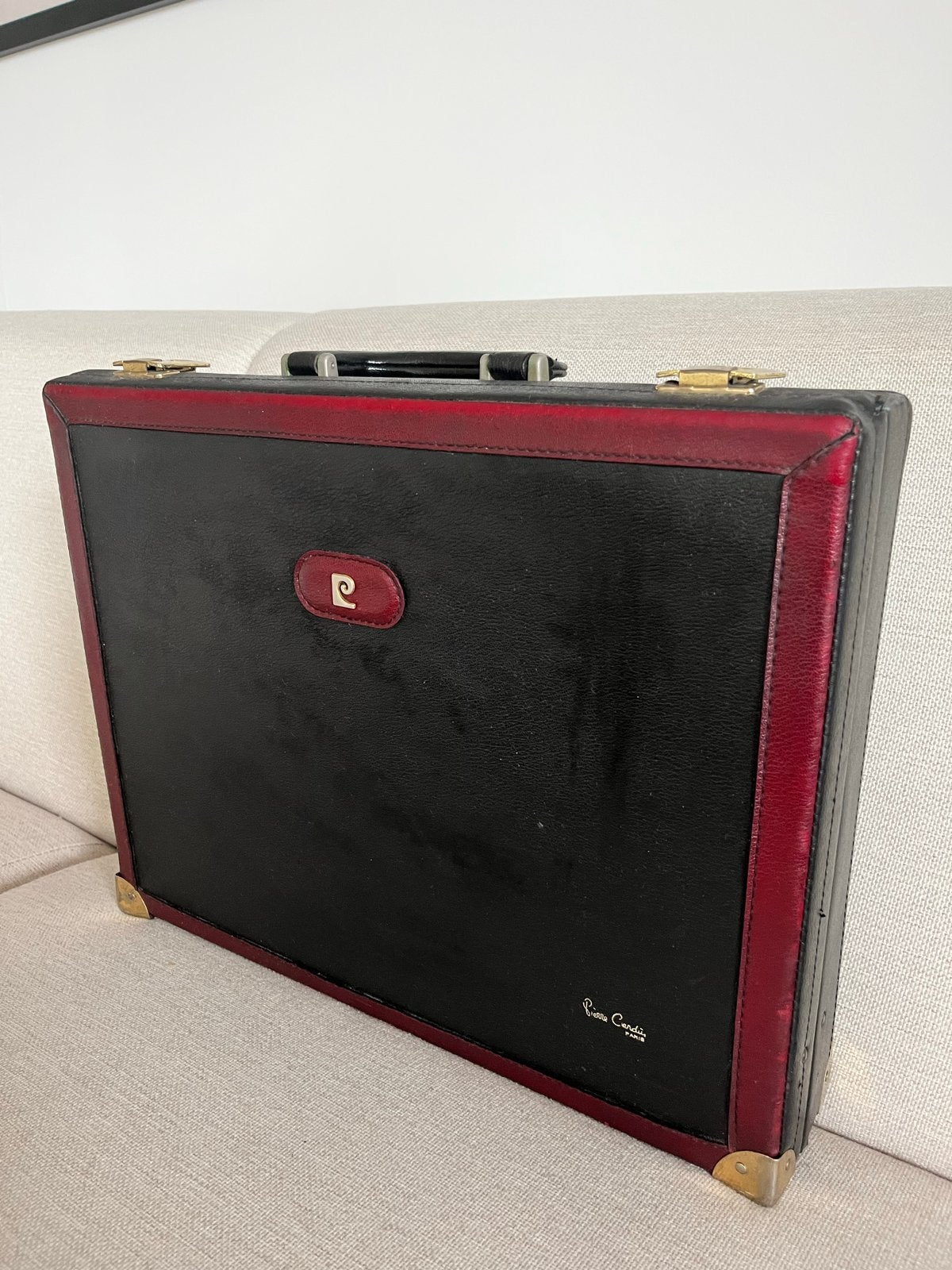 Vintage Pierre Cardin Aktetas - Zwart/Bordeaux rood leer, Sieraden, Tassen en Uiterlijk, Gebruikt, 50 tot 60 cm, Slot, Leer