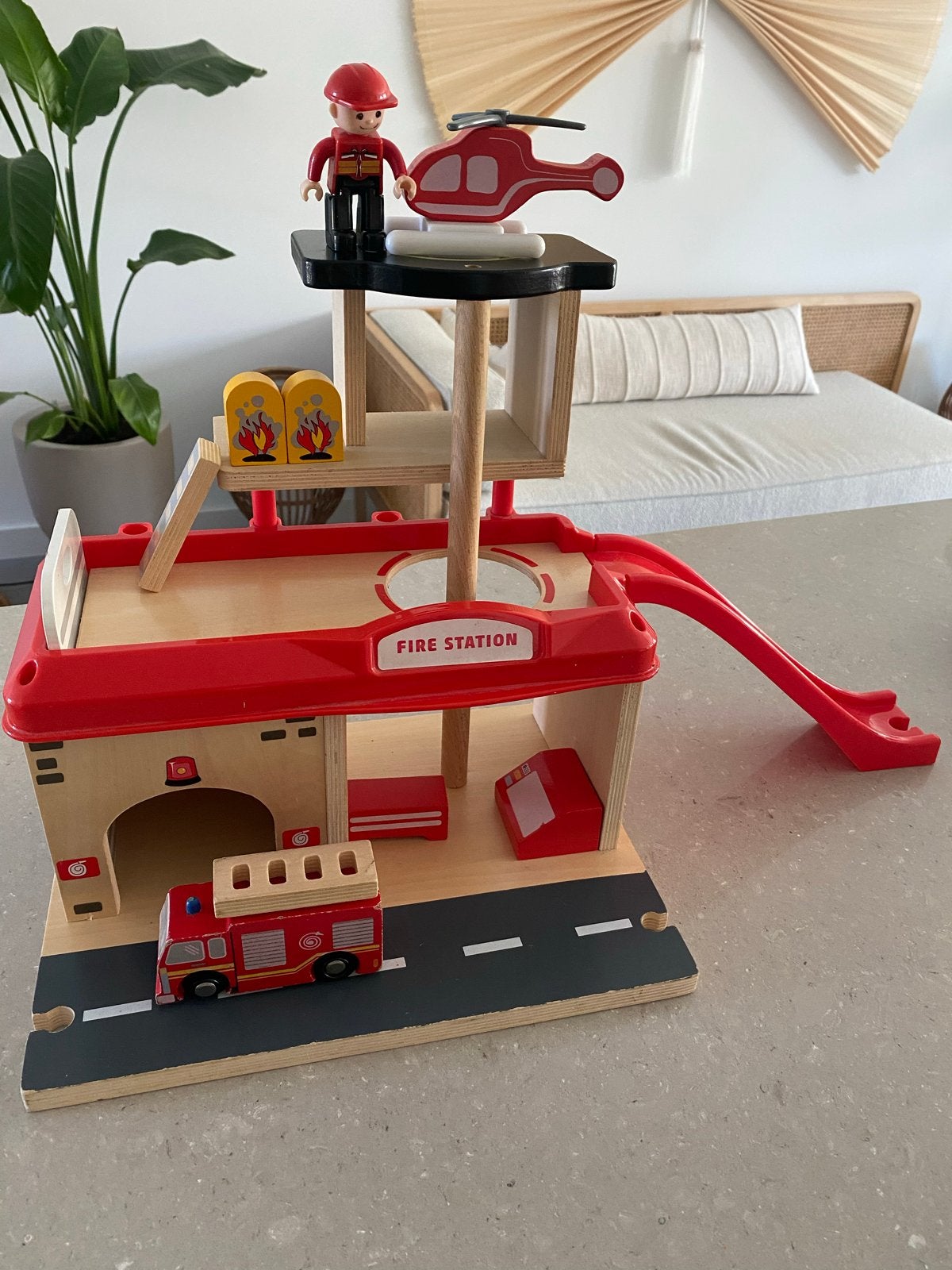 Houten Brandweerkazerne Speelset met Accessoires, Ophalen, Zo goed als nieuw, Overige typen