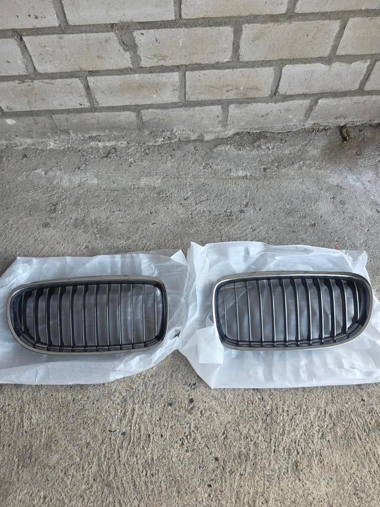 Bmw 6 cilinder nieren grill lci e90 orgineel, Ophalen of Verzenden, BMW, Bumper
