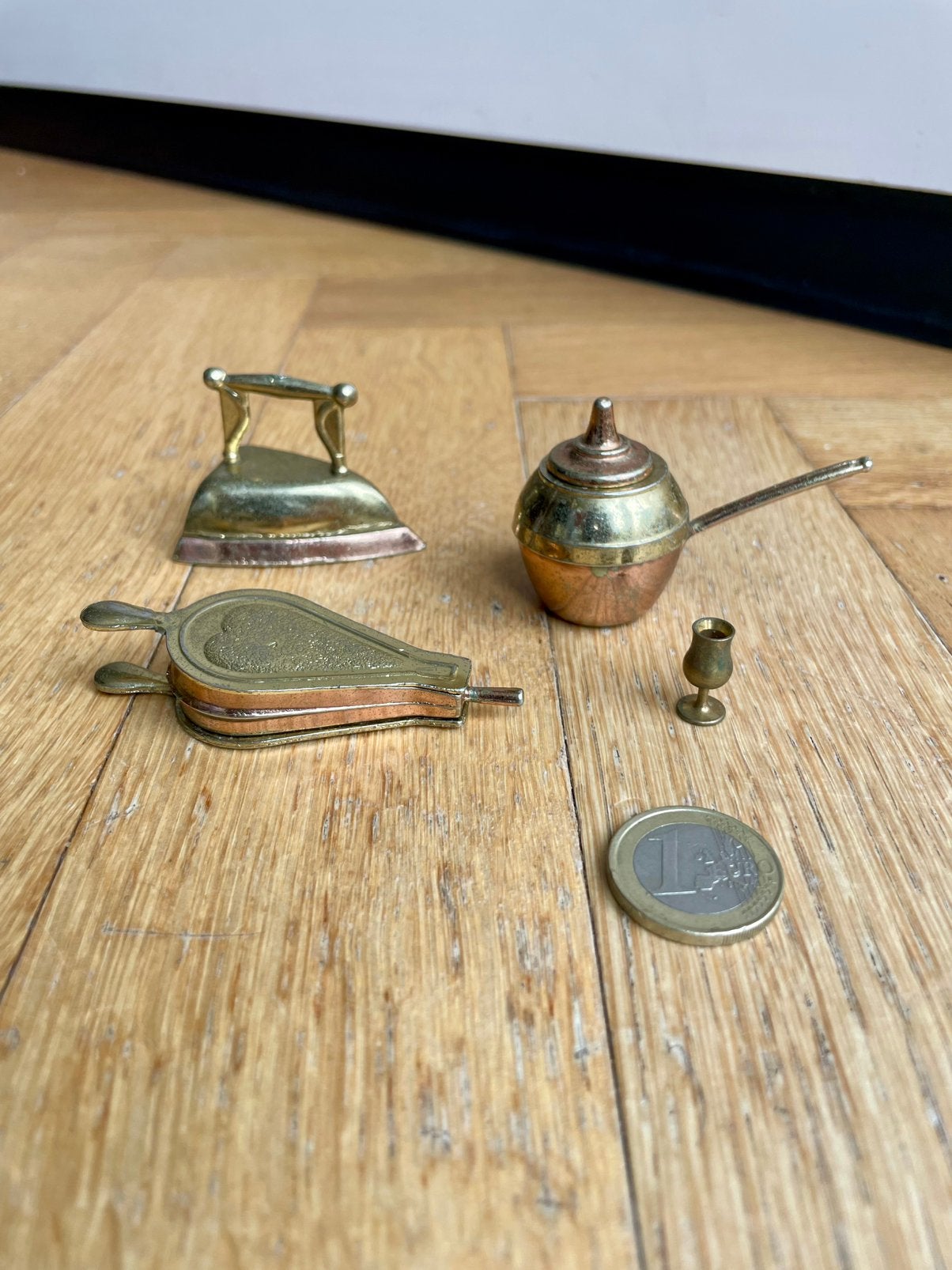 Setje miniatuur koperen blaasbalg strijkijzer kookpot glas, Ophalen, Koper