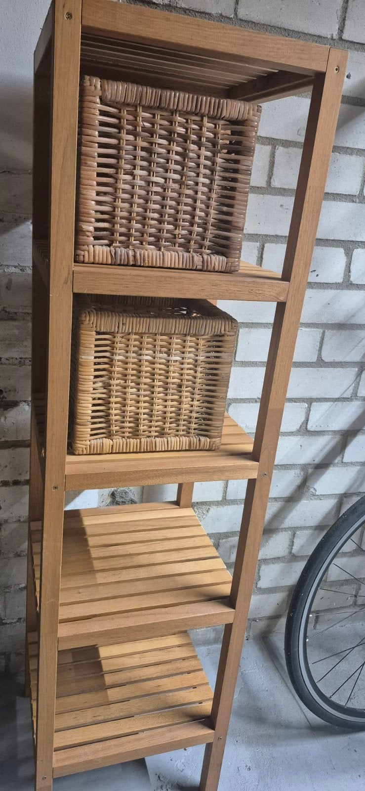 Teakhouten rek met rieten mandjes - 139x37x37 cm, Huis en Inrichting, Ophalen, Gebruikt