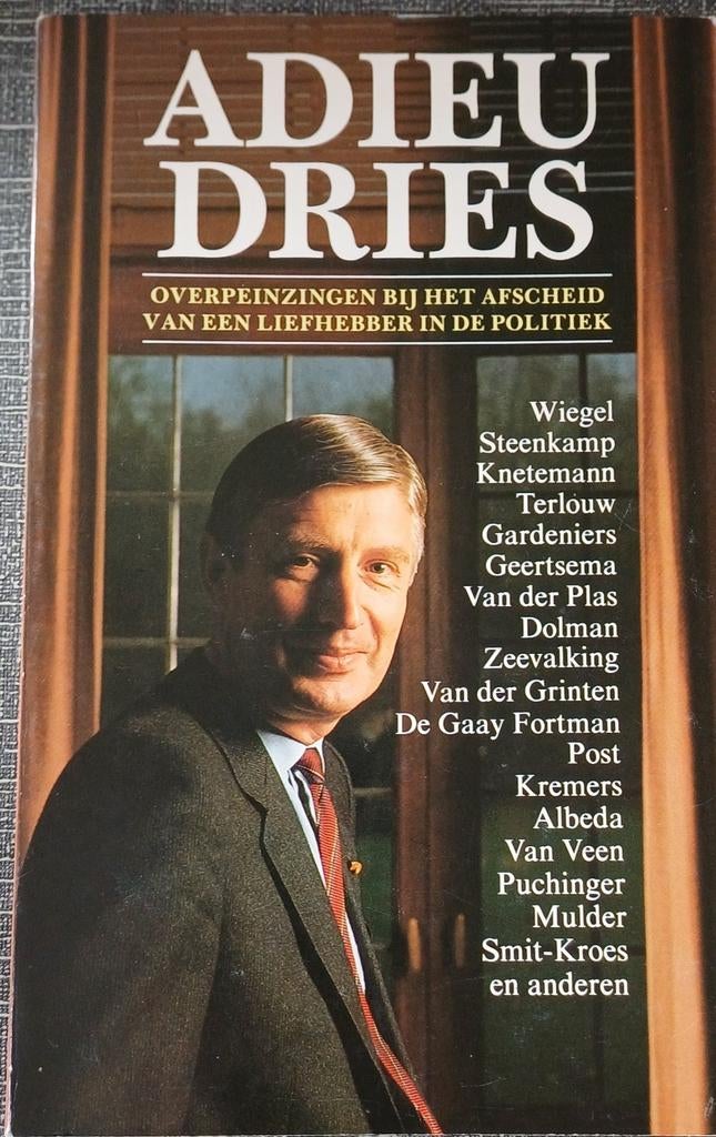 Adieu Dries - Afscheid van de politiek (1982), Boeken, Diverse auteurs, Ophalen of Verzenden, Zo goed als nieuw, Politiek en Staatkunde