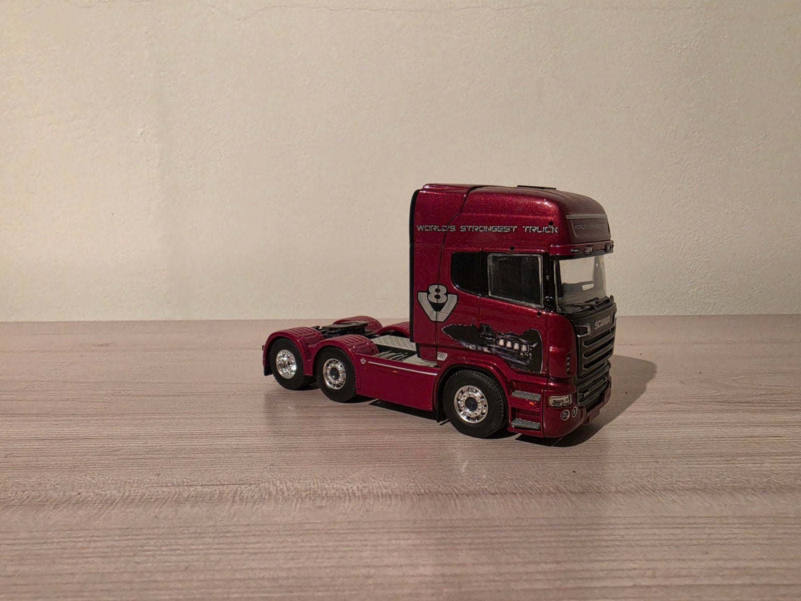 scania world strongest truck r730 v8, Hobby en Vrije tijd, Modelauto's | 1:50, Ophalen of Verzenden, Zo goed als nieuw, Bus of Vrachtwagen