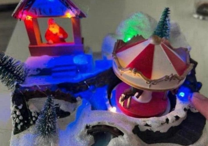 KERSTMIS DRAAIMOLEN MET PAARDJES EN EEN TICKET LOKET, Ophalen of Verzenden, Zo goed als nieuw