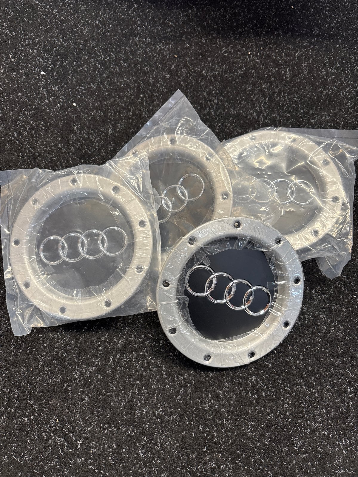 Nieuwe Audi Naafdoppen Set - Origineel en Ongebruikt, Auto diversen, Ophalen of Verzenden, Nieuw
