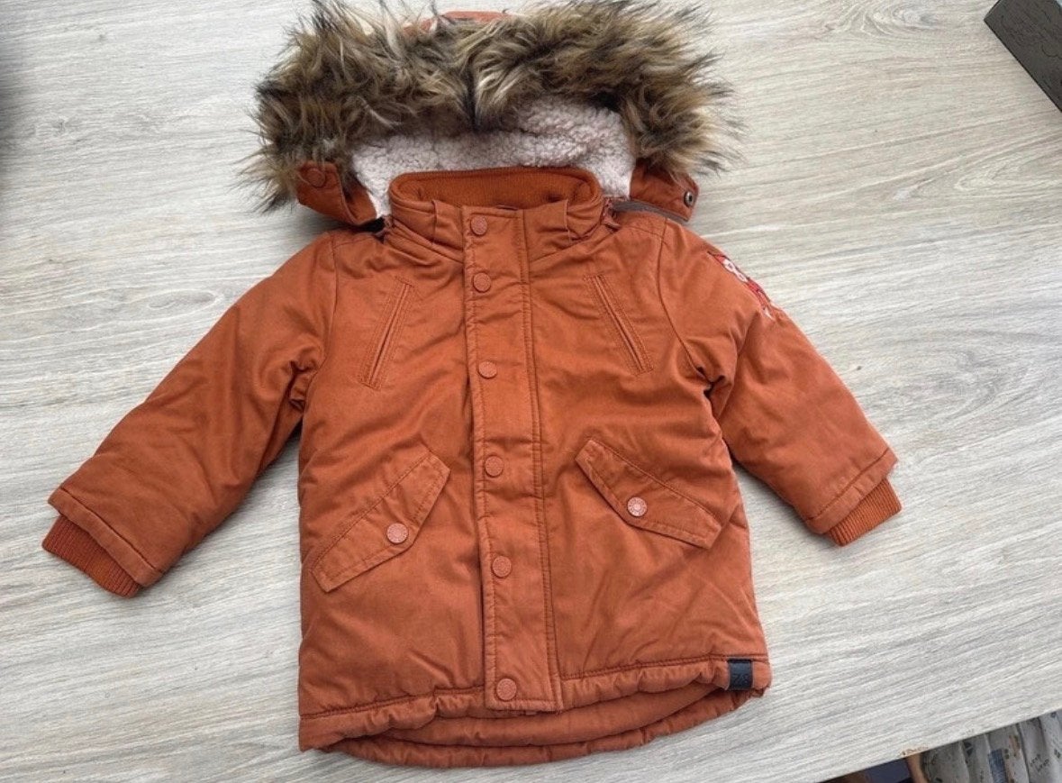 Stoere winterjas maat 80 met teddy voering en capuchon, Ophalen of Verzenden, Zo goed als nieuw, Jongetje, Jasje