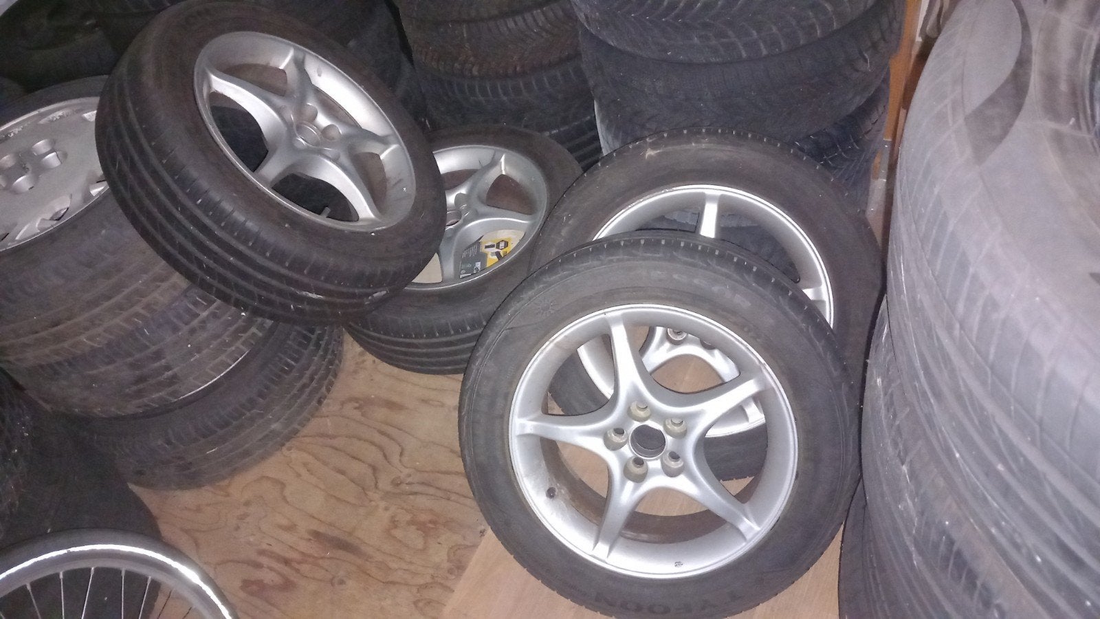 celica t23 velgen||nette staat|1 spaak gescheurd, Auto-onderdelen, Ophalen, 16 inch, Banden en Velgen, 205 mm