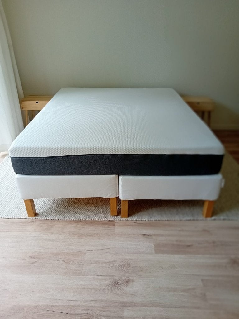 Bed + matras (160 x 200cm), Ophalen, Eenpersoons, Beige, Zo goed als nieuw