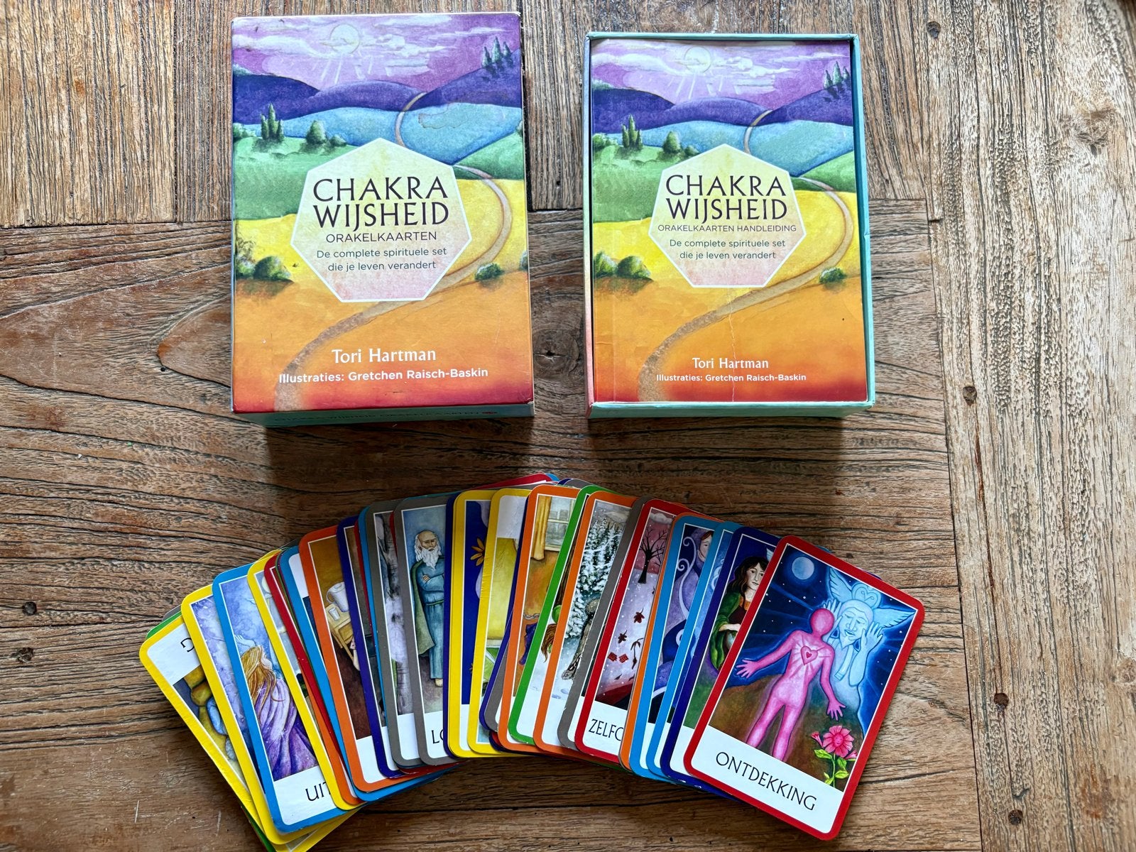 Chakra Wijsheid Orakelkaarten - Tori Hartman, Boeken, Ophalen of Verzenden, Zo goed als nieuw, Spiritualiteit algemeen, Overige typen