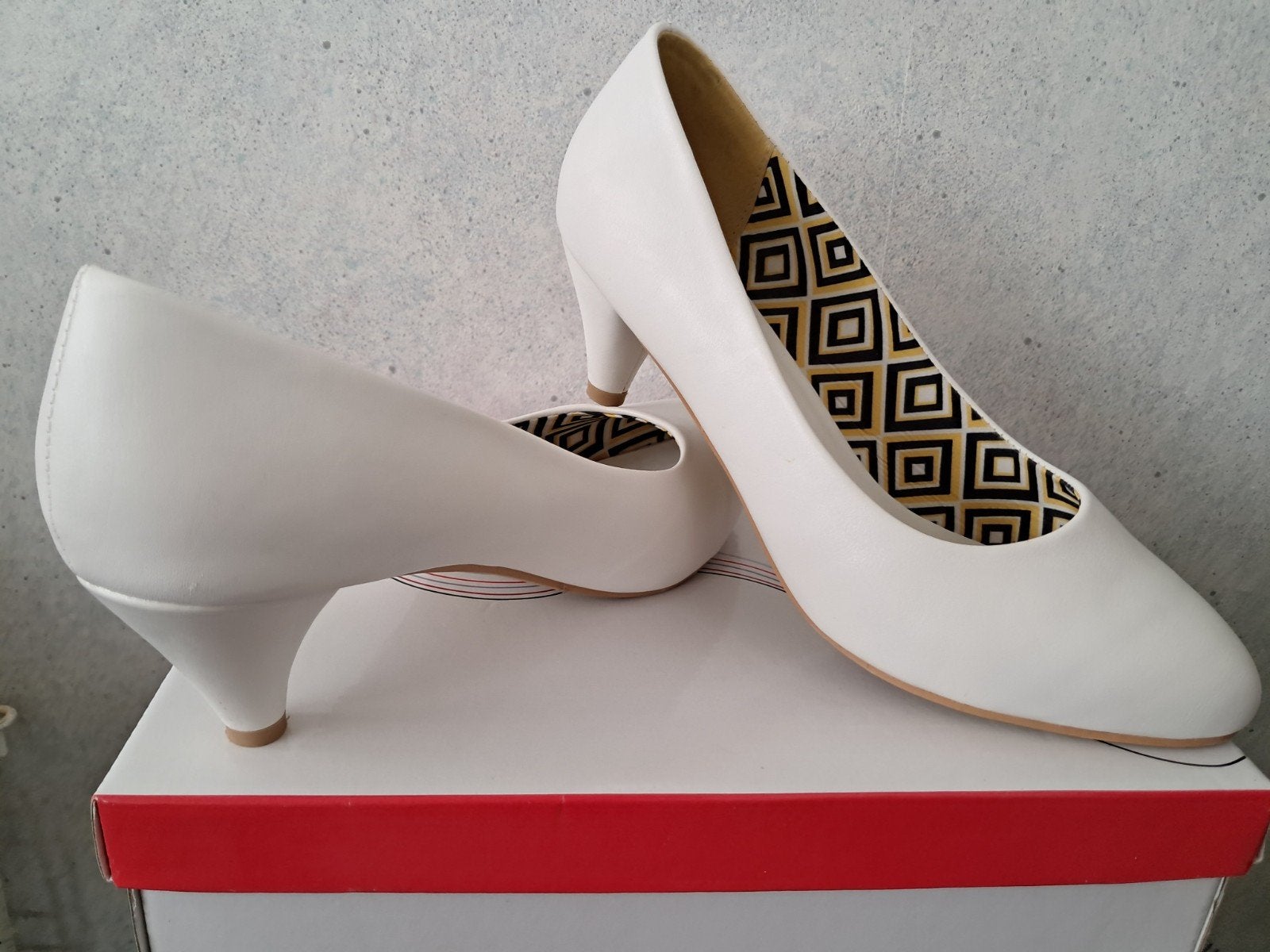 Witte dames pumps 39 in nieuwstaat, Kleding | Dames, Pumps, Verzenden, Wit, Nieuw