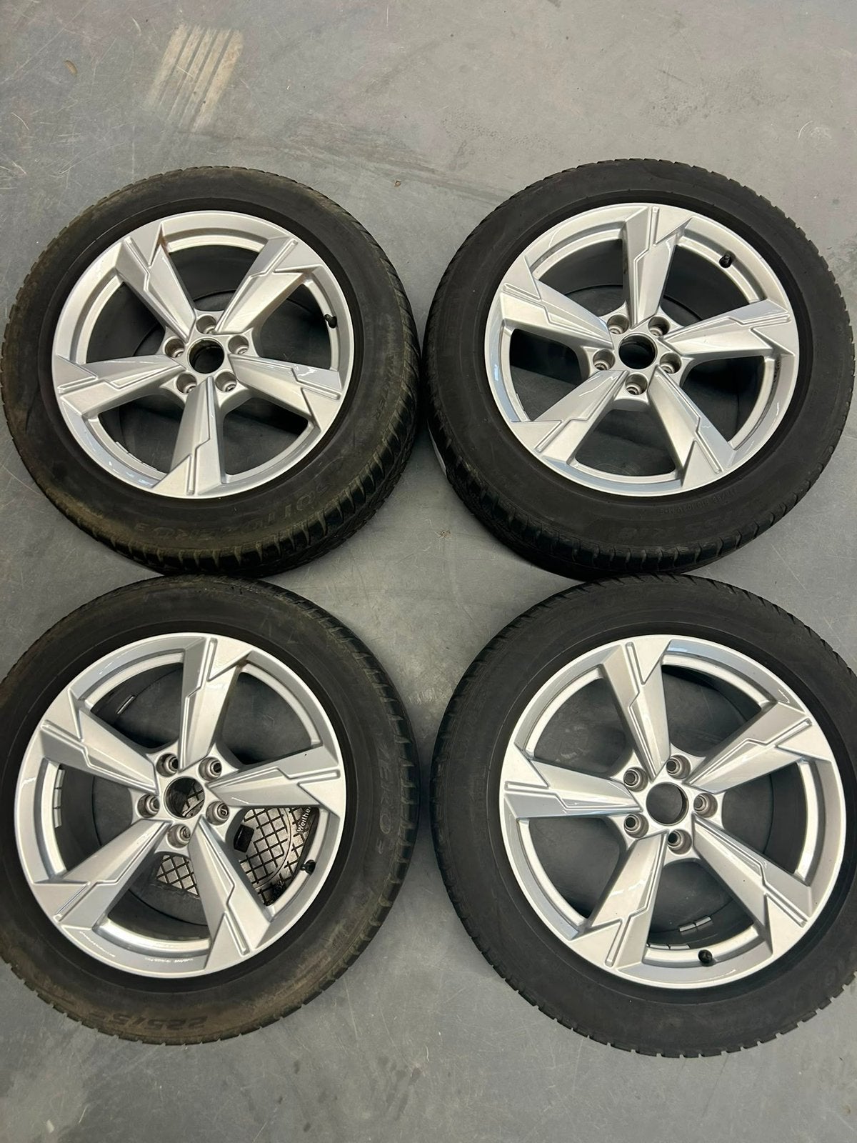 18 INCH VELGEN +BANDEN Audi A6 Avant 2021, Auto-onderdelen, Banden en Velgen, Ophalen, 18 inch, Gebruikt, Banden en Velgen