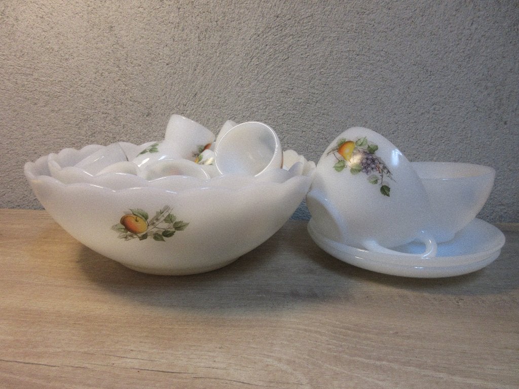 Vintage arcopal fruit servies schalen eierdopjes soepkommen, Huis en Inrichting, Keuken | Servies, Overige materialen, Gebruikt