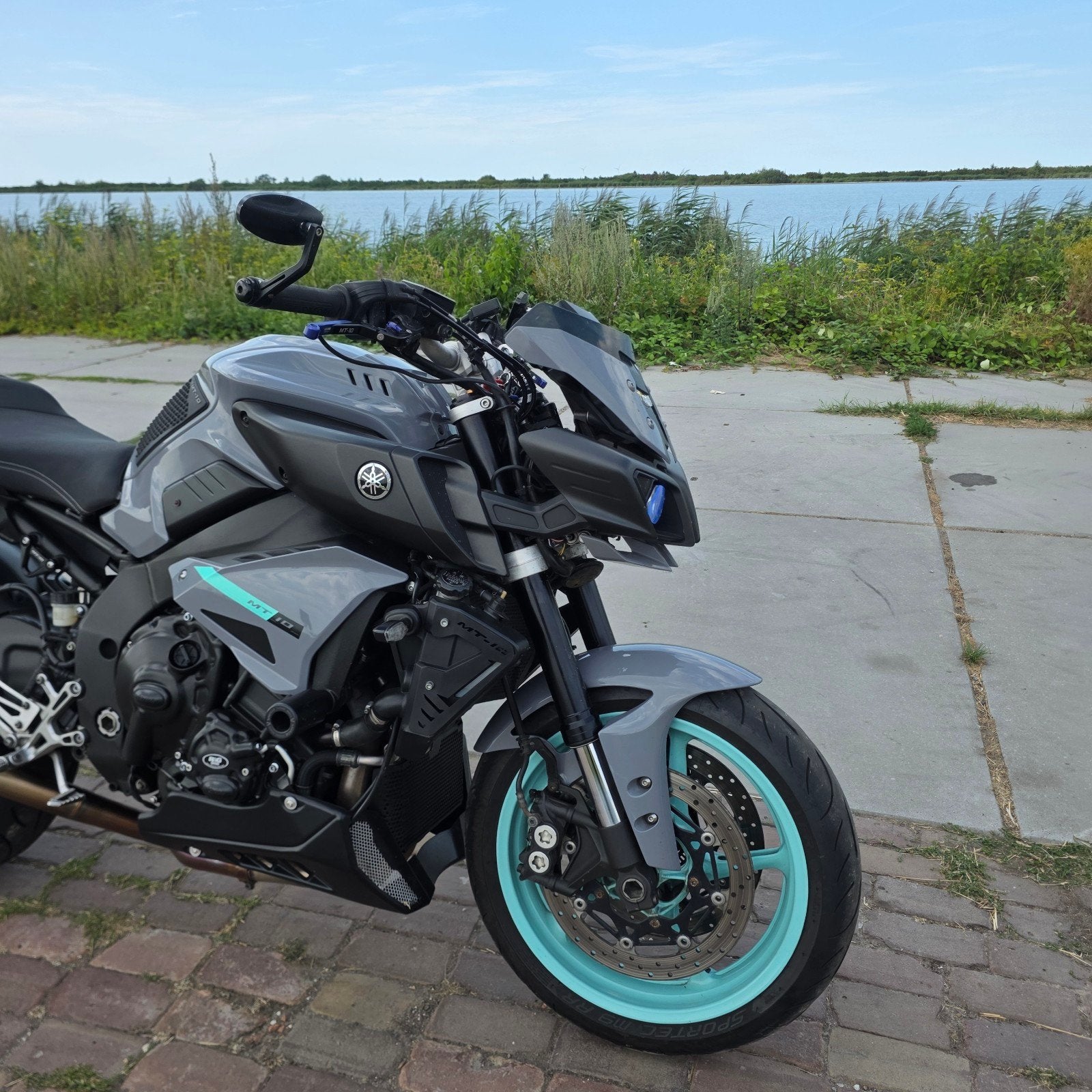 Yamaha MT10 2016, Motoren, 4 cilinders, Particulier, Handvatverwarming, Handgeschakeld