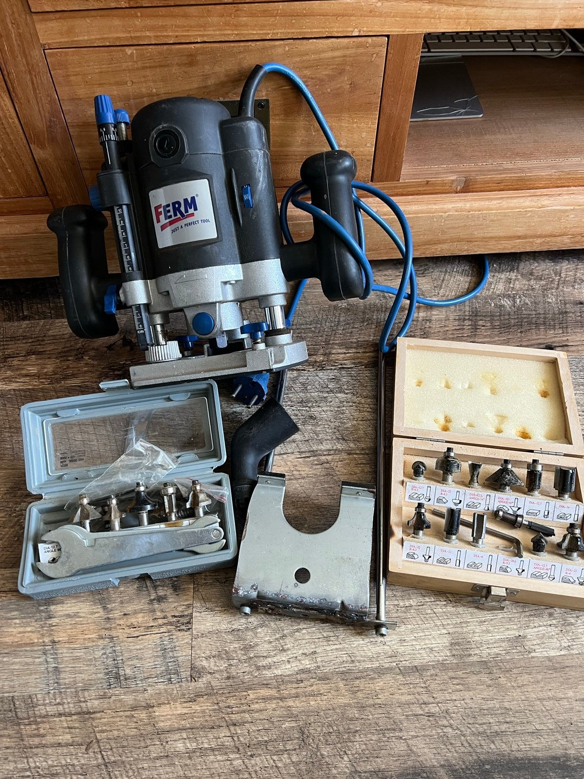 Ferm Bovenfrees FBF-1200 met frezenset, Ophalen of Verzenden, Gebruikt, Elektrisch, Bovenfrees