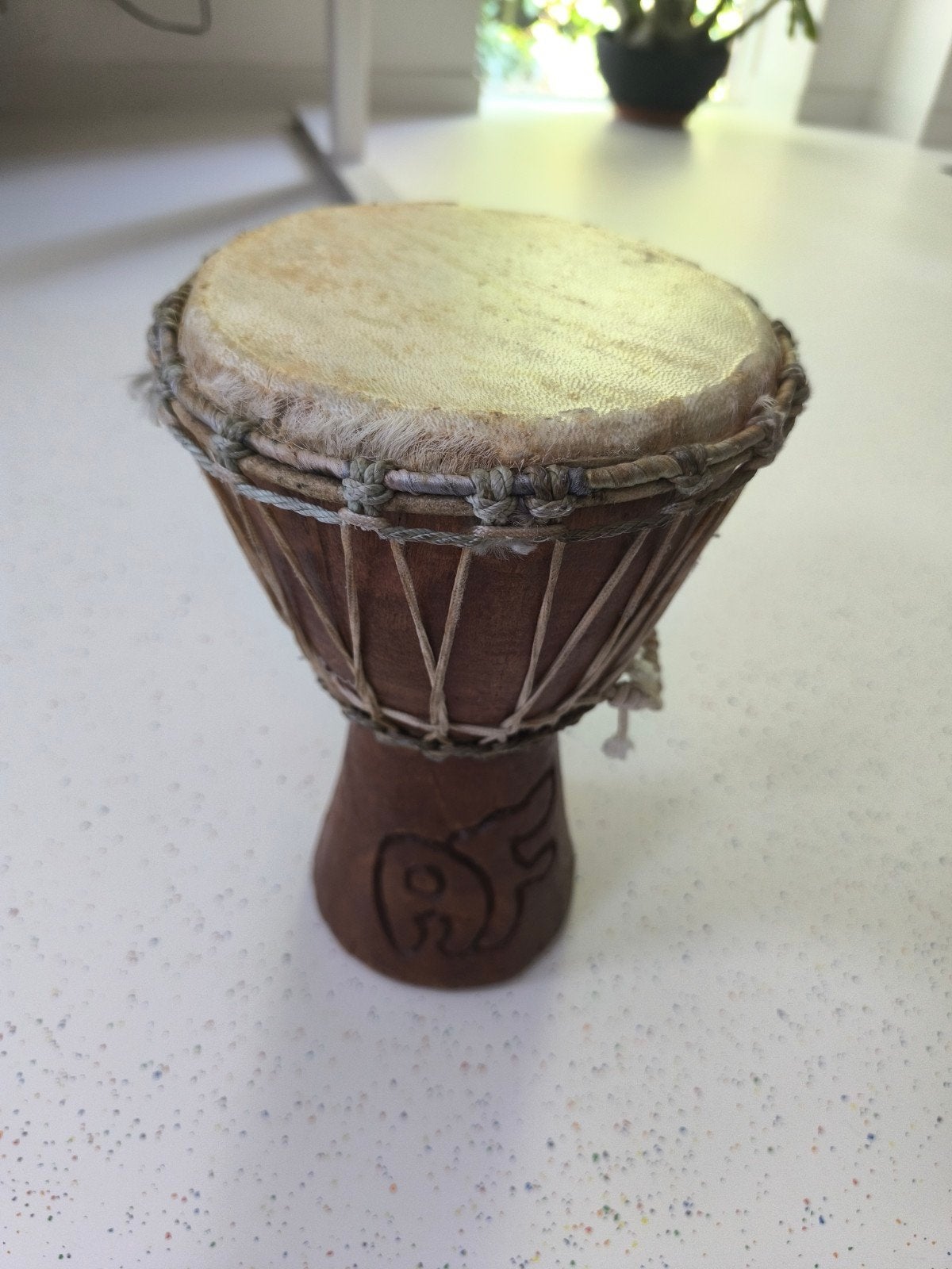 Kleine handgemaakte Djembe trommel, Muziek en Instrumenten, Percussie, Gebruikt, Trommel, Ophalen of Verzenden